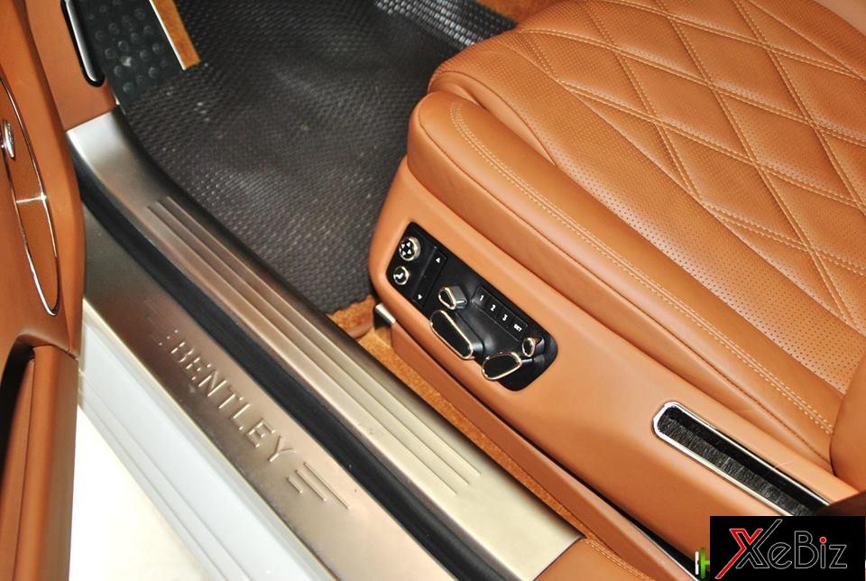 Tất cả các ghế ngồi trên chiếc xe siêu sang Bentley Flying Spur V8 biển cực đẹp tứ quý 6 đang được rao bán đều được trang bị tính năng sưởi mà massage. Ghế trước còn có 2 đệm.