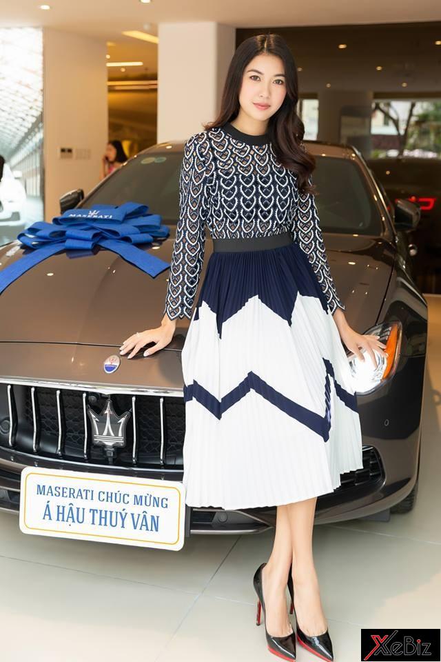 Sau nữ ca sĩ Hồ Ngọc Hà, Á Hậu Thuý Vân cũng lựa chọn hãng xe sang Maserati để tậu xế hộp mới