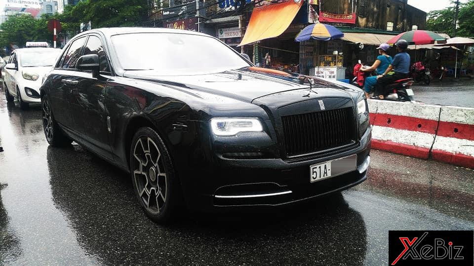 Cận cảnh chiếc Rolls-Royce Ghost được MC Ngọc Trinh và em trai mua lại từ Sài thành và độ lên thành phiên bản Black Badge