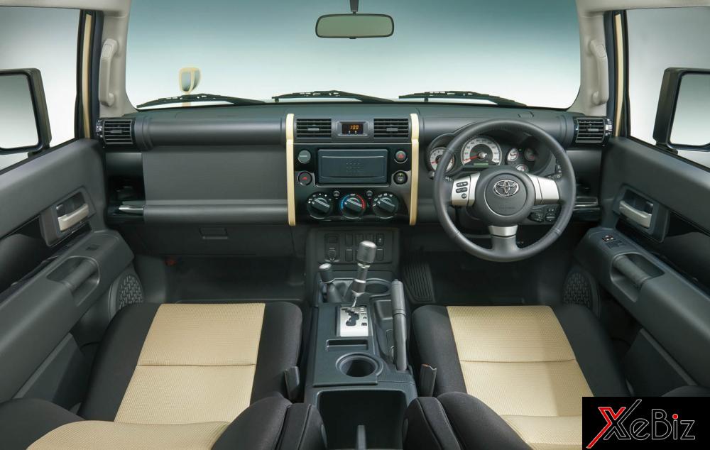 Nội thất của Toyota FJ Cruiser