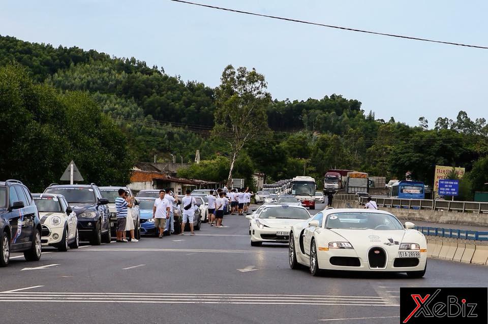 Đoàn xe BMW bất ngờ chạm mặt với đoàn siêu xe xuyên Việt của ông Đặng Lê Nguyên Vũ