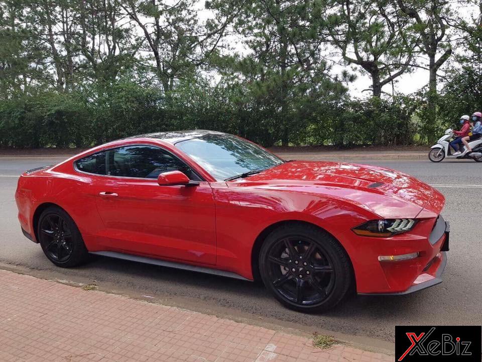Chiếc Ford Mustang đời 2018 có giá rao bán dao động từ 2,1 đến 2,3 tỷ Đồng.