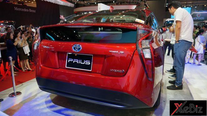 Toyota Prius 2017- chiếc xe xanh với công nghệ của tương lai tại Việt Nam 3.