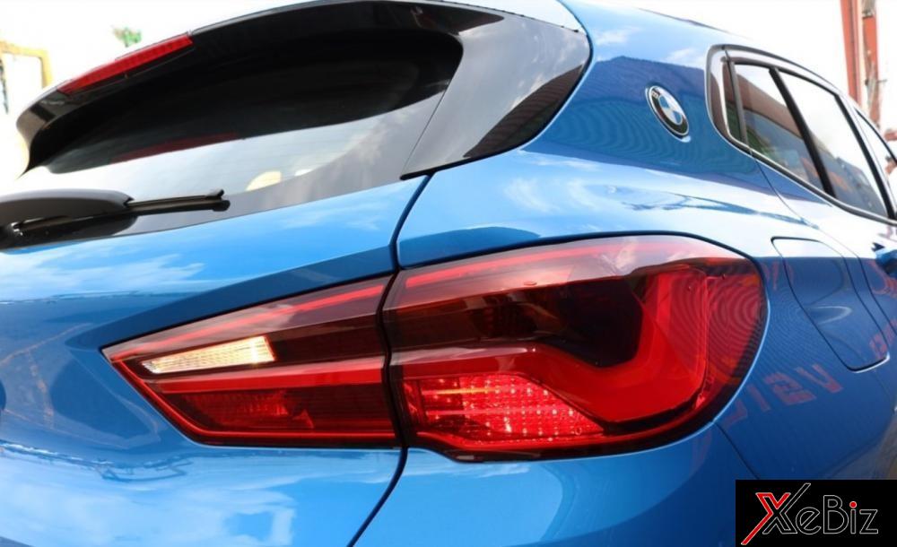 Đèn hậu với tạo hình chữ L bên trong của BMW X2