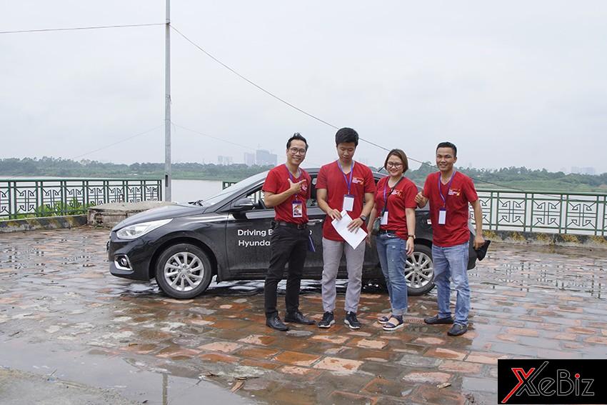 Một đội tham gia Amazing Race - Accent Drive Style