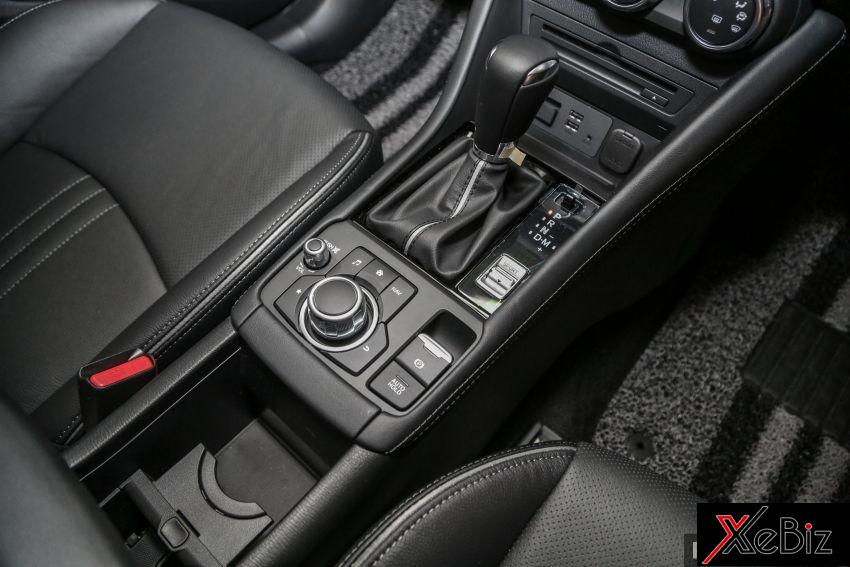 Cụm điều khiển trung tâm của Mazda CX-3 2018