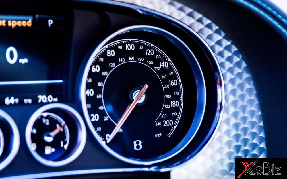 Bảng đồng hồ đo tốc độ của xe