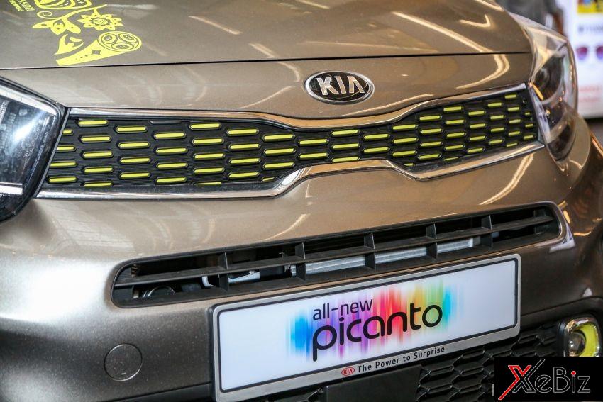 Lưới tản nhiệt và hốc đèn sương mù màu vàng chanh của Kia Picanto X-Line
