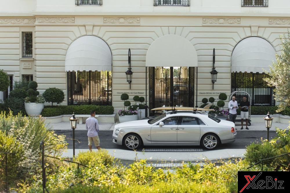 Hiện hãng Rolls-Royce đang mượn chiếc Ghost Series II độ ván trượt độc đáo để trưng bàu tại khách sạn Intercontinental Carlto