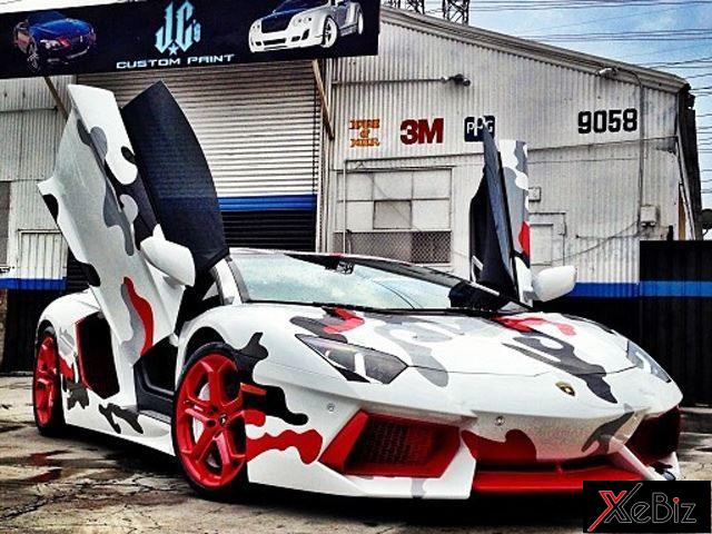Chiếc Lamborghini Aventador dán màu giống đôi sneaker yêu thích của Chris Brown