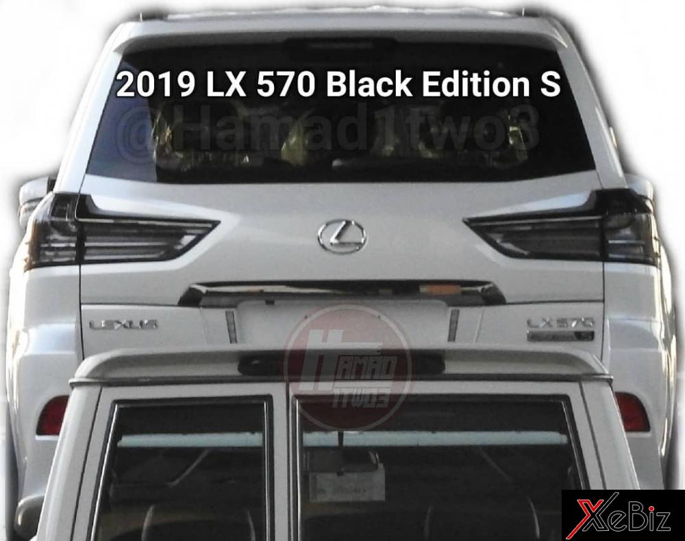 Vỏ đèn hậu màu khói của Lexus LX Black Edition S 2018