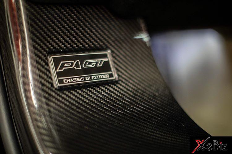  Một tấm huy hiệu đặc biệt được đặt ở phía bệ cửa người lái của McLaren P1 GT cho thấy có thể là tàn dư còn sót lại của siêu xe triệu đô P1 GTR. 