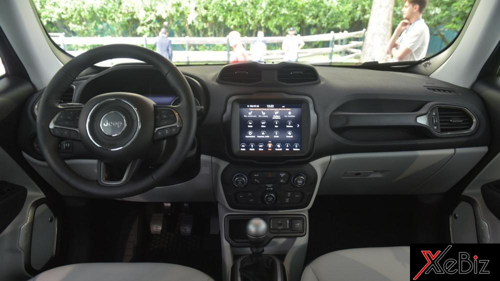 Nội thất của Jeep Renegade 2019 được bê nguyên từ phiên bản cũ sang