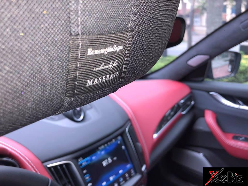 Để khẳng định đây là một chiếc Maserati phiên bản Zegna, một huy hiệu được gắn trên trần với dòng chữ “Ermenegildo Zegna thiết kế độc quyền cho Maserati”