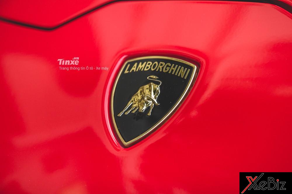 Ngoài Lamborghini Huracan LP580-2 độ ống xả FI mới chuyển vào Nam, bộ sưu tập xe của doanh nhân này còn có Ferrari F12 Berlinetta màu đỏ, Rolls-Royce Ghost và Bentley Continental GT Speed 