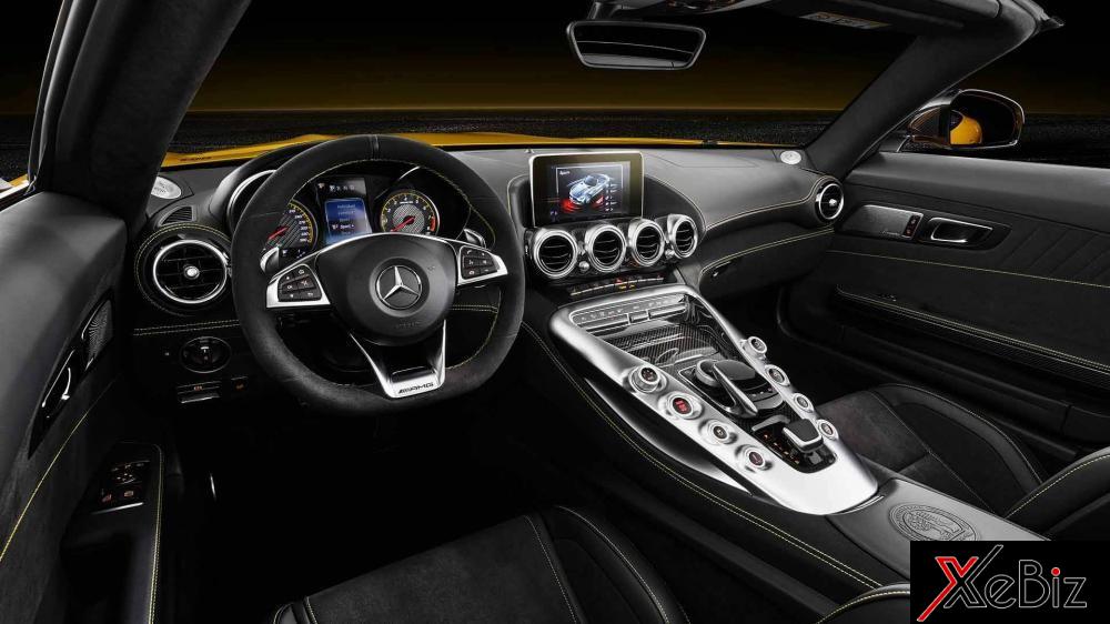 Nội thất của Mercedes-AMG GT S Roadster 2018