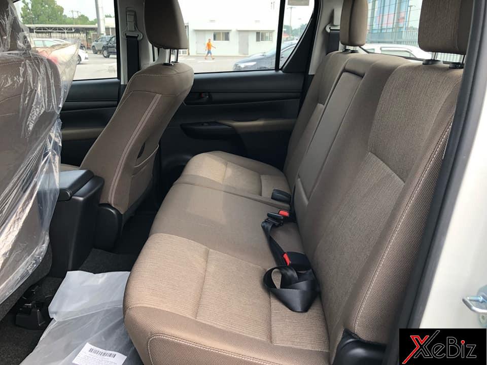 Hàng ghế sau của Toyota Hilux 2018