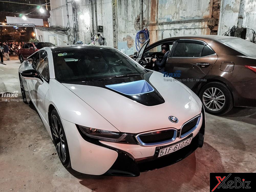 Tổng công suất trên chiếc BMW i8 do động cơ xăng và điện kết hợp sẽ là 362 mã lực và mô-men xoắn cực đại là 570 Nm. 