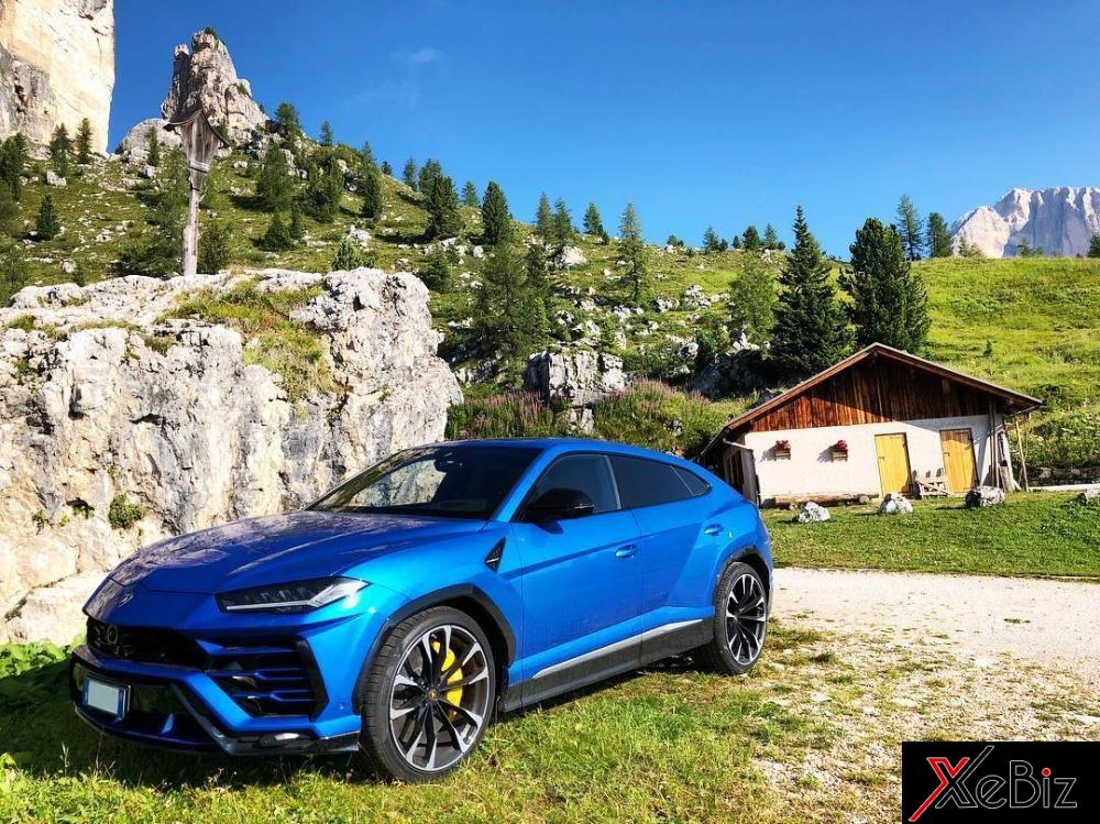 Không chỉ được chủ nhân ngẫu hứng đem xe drift, siêu SUV Lamborghini Urus màu xanh dương này còn được cho thử sức ở nhiều cung đường khác nhau