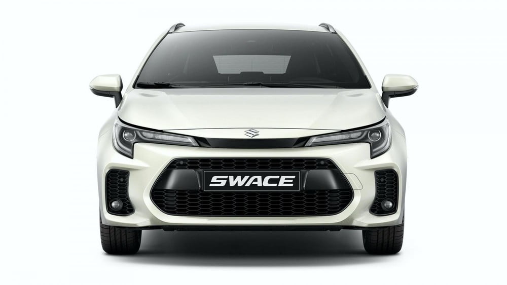 Suzuki Swace 2021 sở hữu mặt ca-lăng khác Toyota Corolla Touring Sports