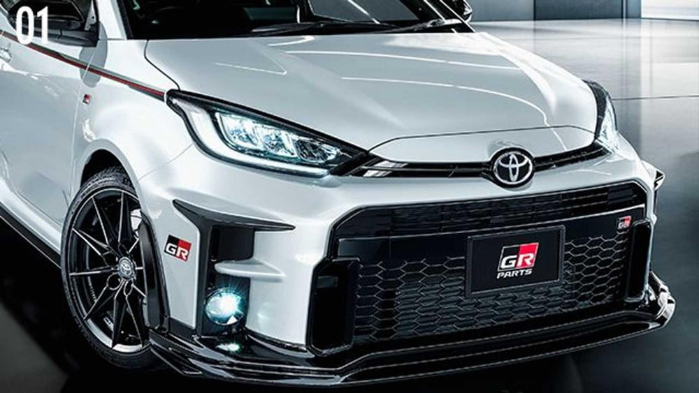 Cận cảnh đầu xe Toyota GR Yaris 2020 nâng cấp cho thấy tấm chẻ gió kèm tấm cản va mới