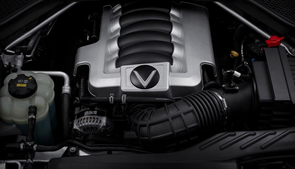 Động cơ V8 bên dưới nắp ca-pô của VinFast President