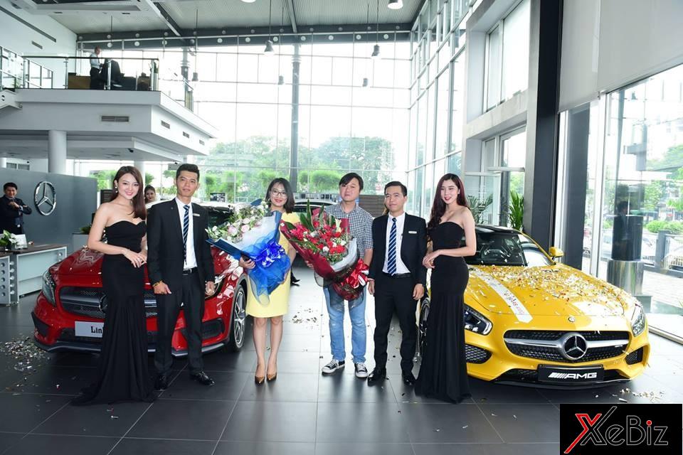 Buổi lễ bàn giao xe của đại lý Mercedes-Benz ở Trường Chinh vào chiều nay khá đặc biệt với 2 chiếc Mercedes-Benz GLA 45 AMG màu đỏ có giá bán chính hãng 2,399 tỷ Đồng và Mercesdes-AMG GT S màu vàng do một người tậu.