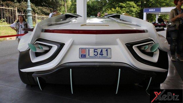 ngam-sieu-xe-charlotte-roadster-gia-15-trieu-euro-so-huu-be-ca-ben-trong