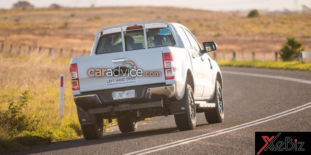 ford-everest-va-ranger-2018-bi-bat-gap-tren-duong-chay-thu