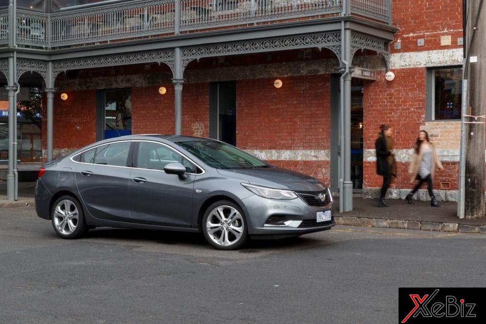 lo-gia-ban-hap-dan-cua-holden-astra-2017-ban-sedan