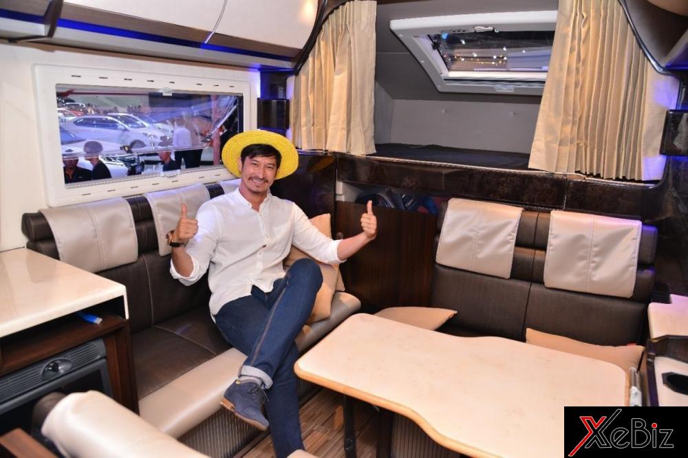 diễn viên Huy Khánh, khách mời đặc biệt đến tham quan gian hàng ISUZU Việt Nam ngoi-nha-di-dong-isuzu-motorhome-lan-dau-xuat-hien-tai-thi-truong-viet