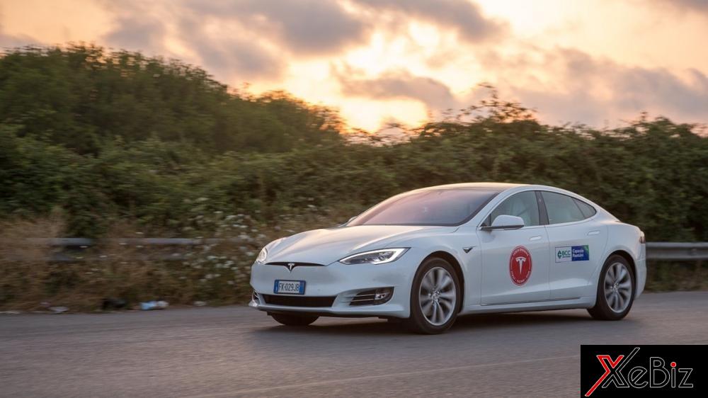 tesla-model-s-lap-ky-luc-moi-1-000-km-lan-sac