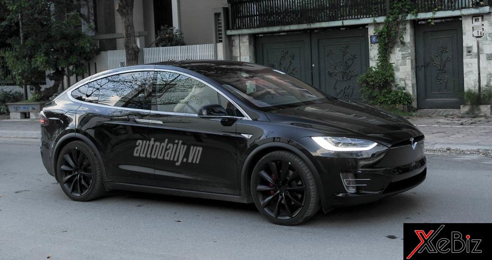 tesla-model-x-p100d-xuat-hien-tai-ha-noi-gia-12-ty-dong