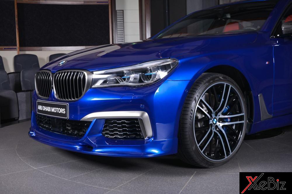 Một số hình ảnh xe BMW M760Li xDrive màu San Marino Blue: 2 bmw-m760li-mau-doc-san-marino-blue-xuat-hien-voi-ve-dep-gan-nhu-hoan-hao