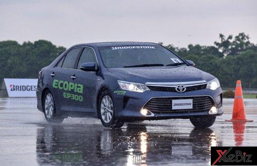 bridgestone-tung-ra-dong-lop-tiet-kiem-nhien-lieu-ecopia-ep300-cho-xe-du-lich