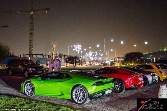 cac-dai-gia-qatar-lai-sieu-xe-giai-nhiet-tren-pho-vi-troi-nong