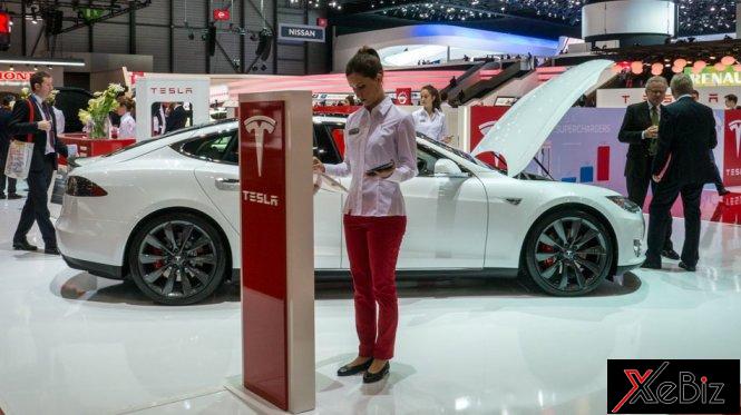 Tesla Model 3 tại Geneva Motor Show - Ảnh: Reuters ceo-cua-tesla-phan-hoi-danh-gia-cua-khach-hang-ve-mau-xe-dien-tesla-model-3