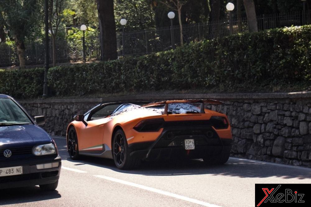 Lamborghini Huracan Performante Spyder bất ngờ xuất hiện trên đường phố Italy 3 lamborghini-huracan-performante-spyder-bat-ngo-xuat-hien-tren-duong-pho-italy