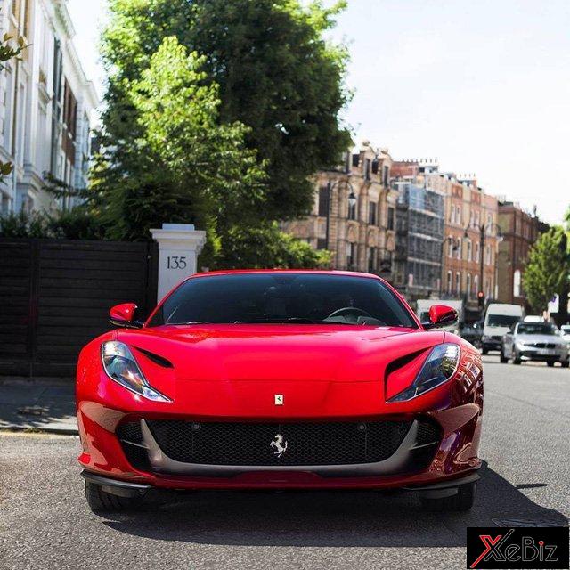 Lộ diện chiếc siêu xe Ferrari 812 Superfast đầu tiên đến tay khách hàng 4 lo-dien-chiec-sieu-xe-ferrari-812-superfast-dau-tien-den-tay-khach-hang