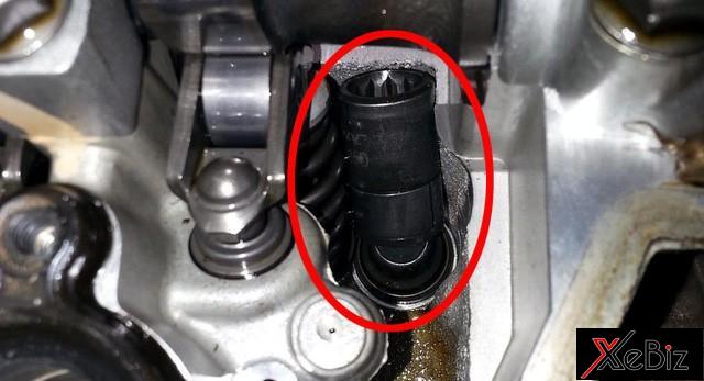 vat-la-xuat-hien-trong-dong-co-xe-mitsubishi