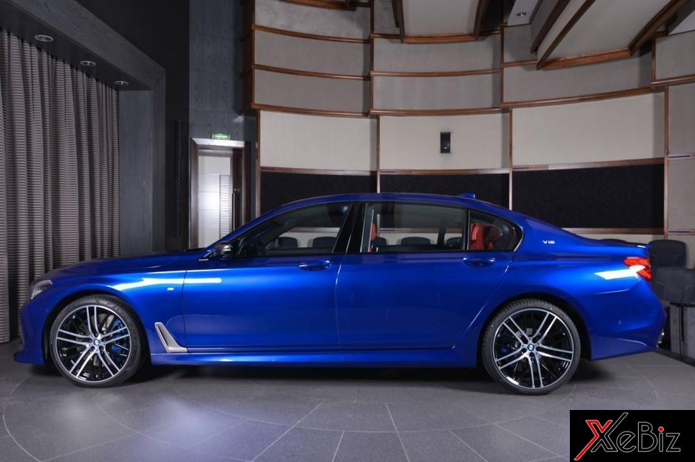 Một số hình ảnh xe BMW M760Li xDrive màu San Marino Blue: 3 bmw-m760li-mau-doc-san-marino-blue-xuat-hien-voi-ve-dep-gan-nhu-hoan-hao