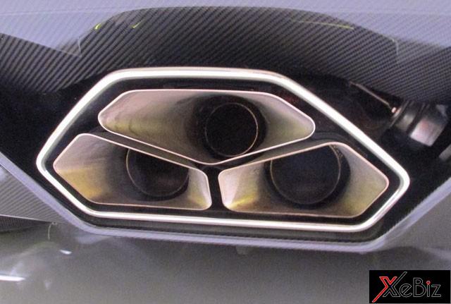 Aventador S LP740-4 là mẫu siêu xe thương mại đầu tiên được trang bị hệ thống đánh lái 4 bánh lamborghini-aventador-s-dau-tien-dung-chan-tai-quan-12-tp-hcm