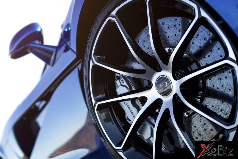 Toàn bộ phần khung sườn siêu xe không cần có thêm bất cứ gia cố nào sieu-xe-mclaren-570s-spider-sap-lo-dien-co-gi