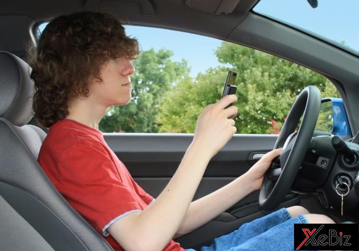 con-so-bao-dong-ve-thoi-quen-su-dung-dien-thoai-khi-lai-xe-tai-viet-nam
