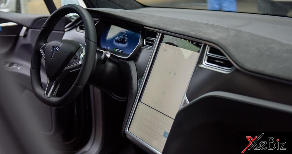 tesla-model-x-p100d-xuat-hien-tai-ha-noi-gia-12-ty-dong