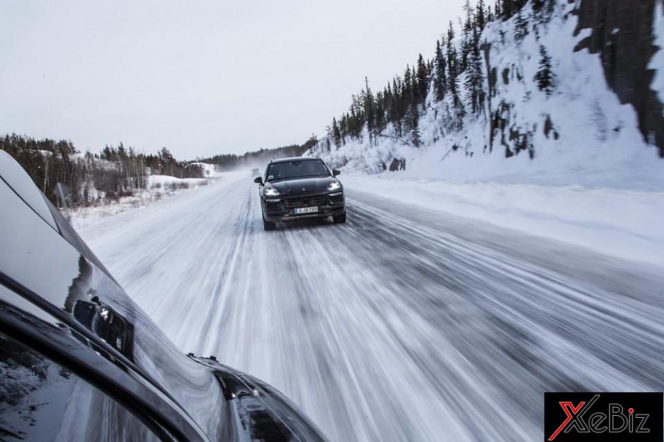bai-kiem-tra-gat-gao-tien-ra-mat-cua-porsche-cayenne-2018