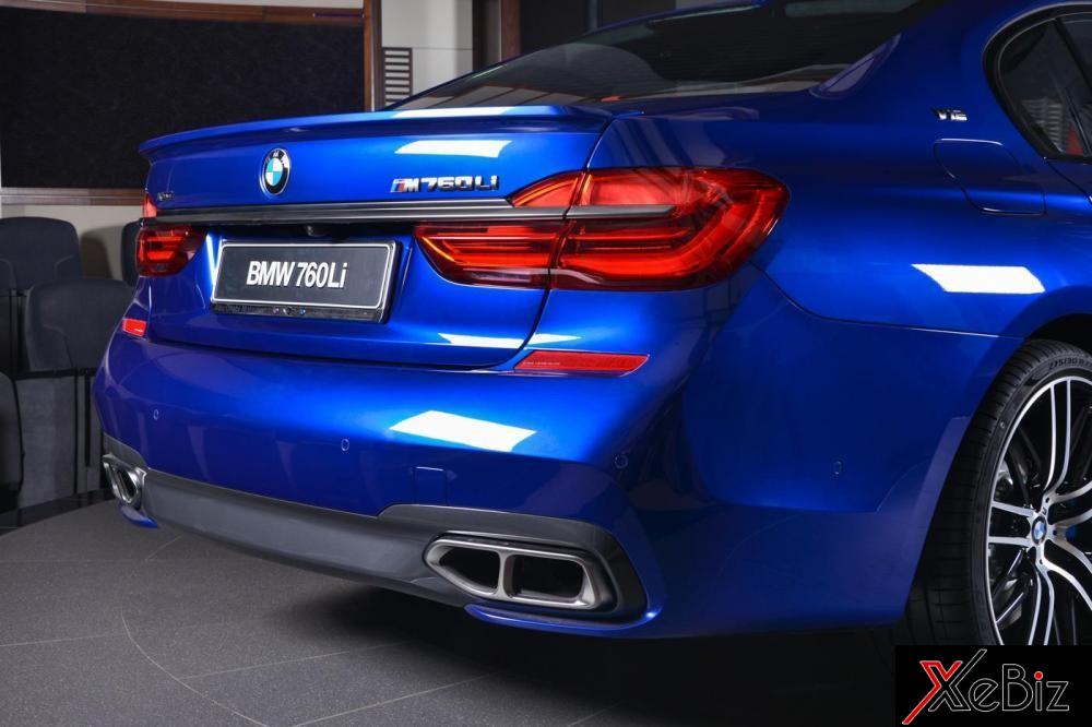 Một số hình ảnh xe BMW M760Li xDrive màu San Marino Blue: 5 bmw-m760li-mau-doc-san-marino-blue-xuat-hien-voi-ve-dep-gan-nhu-hoan-hao