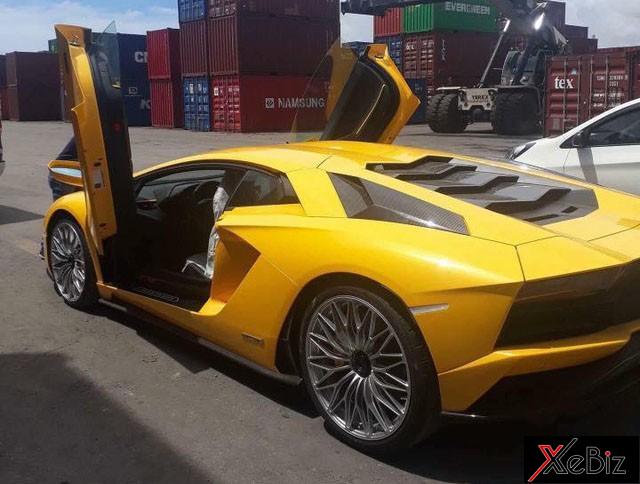 đây là chiếc Aventador S LP740-4 2017 được nhập khẩu chính hãng lamborghini-aventador-s-dau-tien-dung-chan-tai-quan-12-tp-hcm