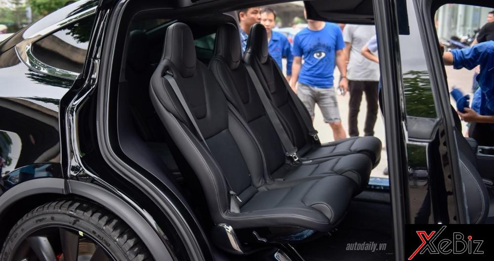 tesla-model-x-p100d-xuat-hien-tai-ha-noi-gia-12-ty-dong