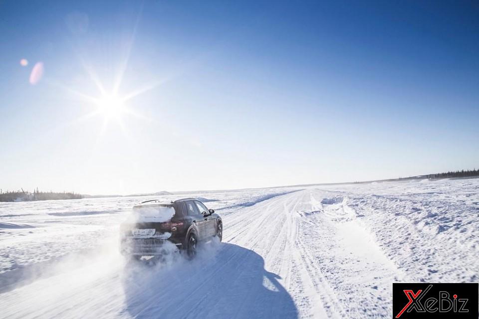 bai-kiem-tra-gat-gao-tien-ra-mat-cua-porsche-cayenne-2018